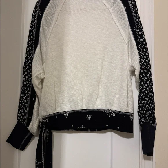 Free People Auxton Wrap Floral Top Black/White 90’s Boho Cottagecore Festival - Picture 3 of 13